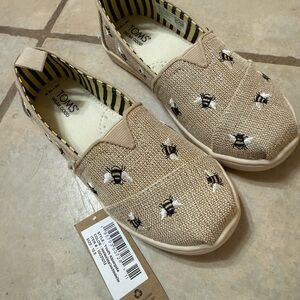 TOMS Kids' Beige Bee Embroidered Shoes